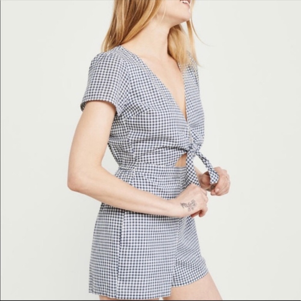 Abercrombie & Fitch XS blue and white gingham tie front romper